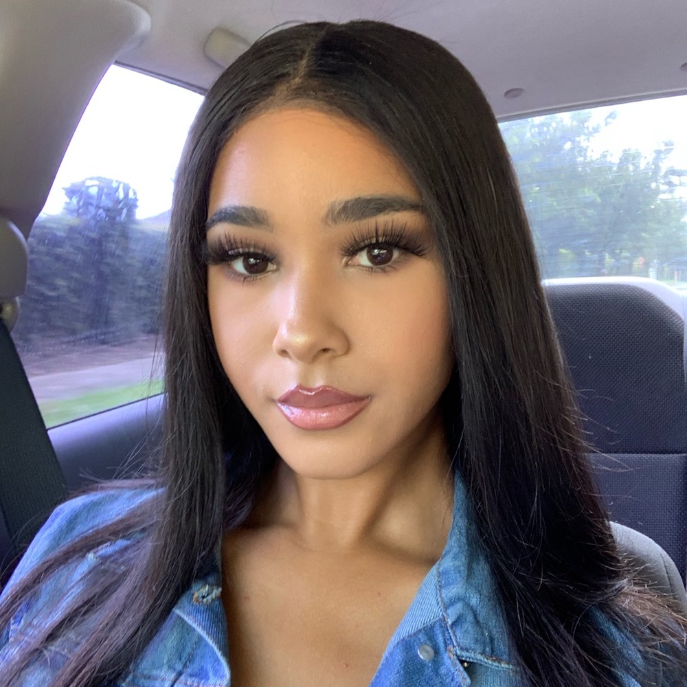 Meet your Posher, Kayla